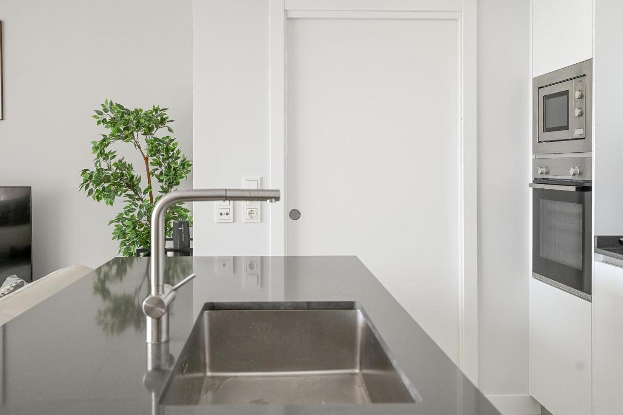 Modern 3 Bedroom Apartamento *