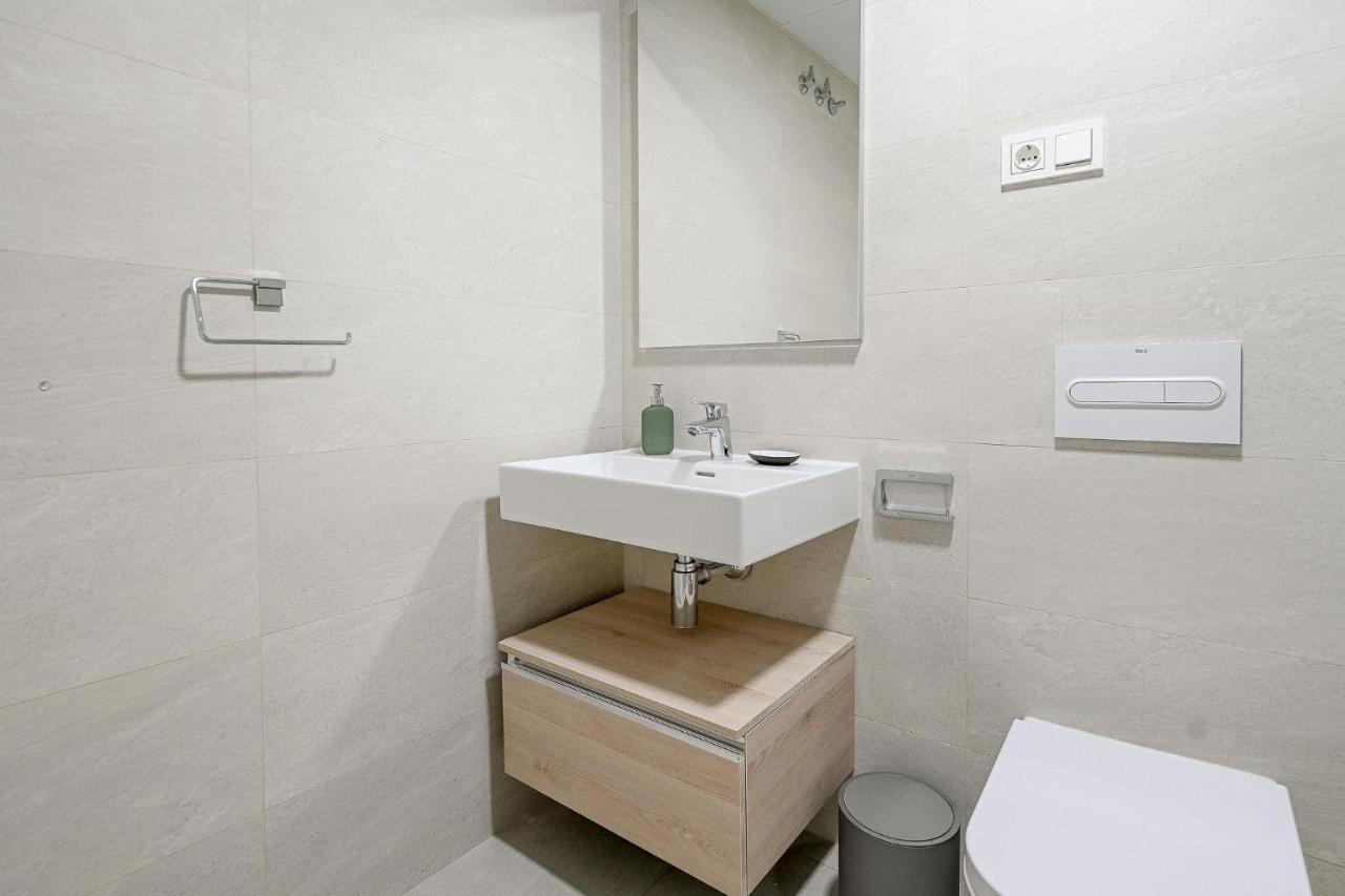 Modern 3 Bedroom Apartamento *